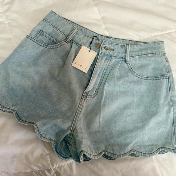MARBLE Women's Scalloped Light Blue Jean Shorts - Picture 1 of 2
